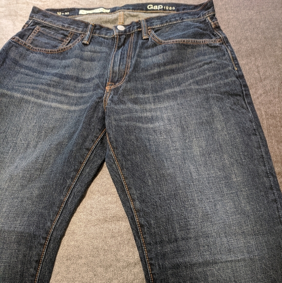 Gap jeans size 32x30 standard fit faded denim look - Picture 2 of 3